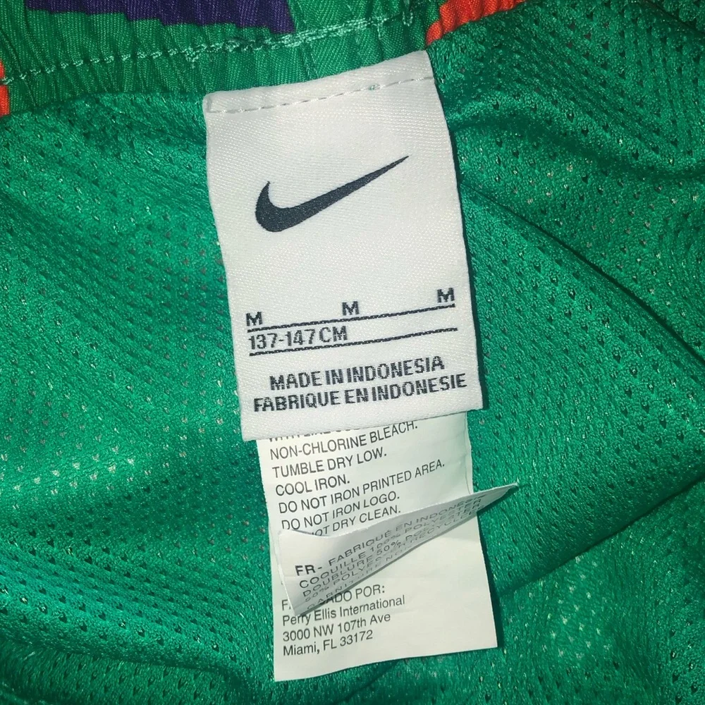 Boys Nike Logo Swimsuit, Size M - Picture 5 of 6